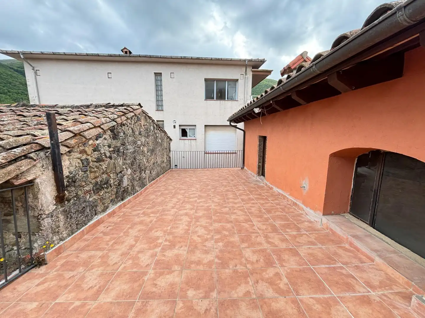 Vista exterior de Casa adosada en venta en Sant Feliu de Pallerols con Calefacción, Jardín privado y Terraza