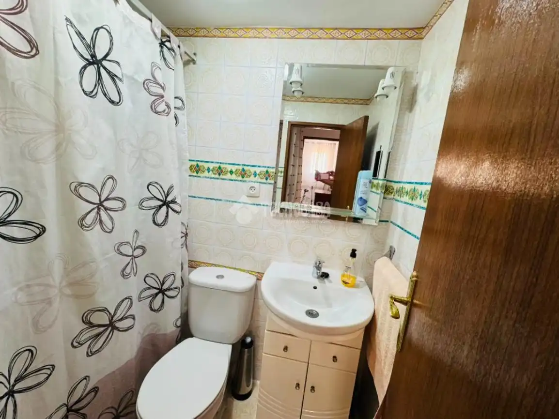 Bathroom of Flat for sale in Madrid