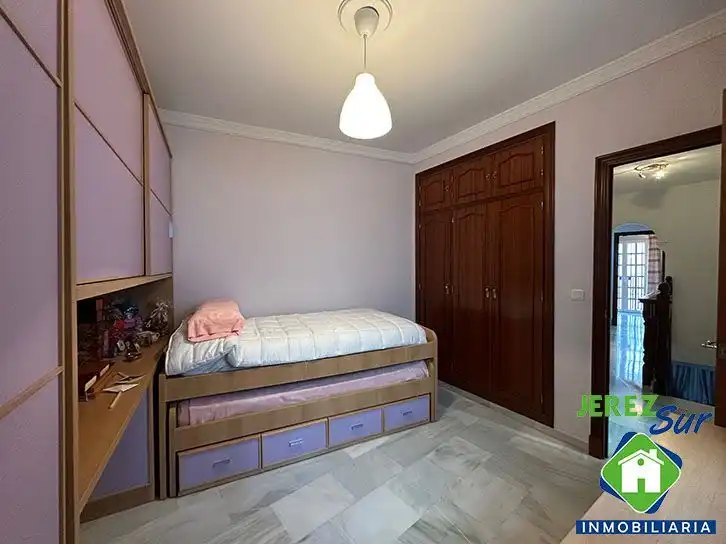 Dormitori de Casa adosada en venda en Jerez de la Frontera amb Aire condicionat, Terrassa i Traster