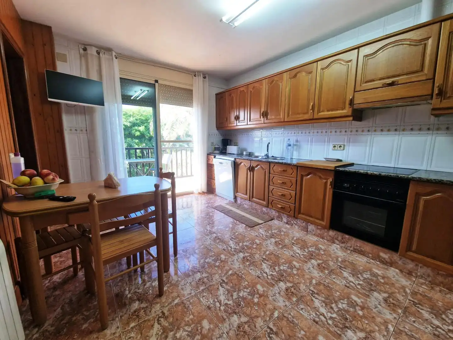 Küche von Einfamilien-Reihenhaus zum Verkauf in Cambrils mit Heizung, Privatgarten und Terrasse