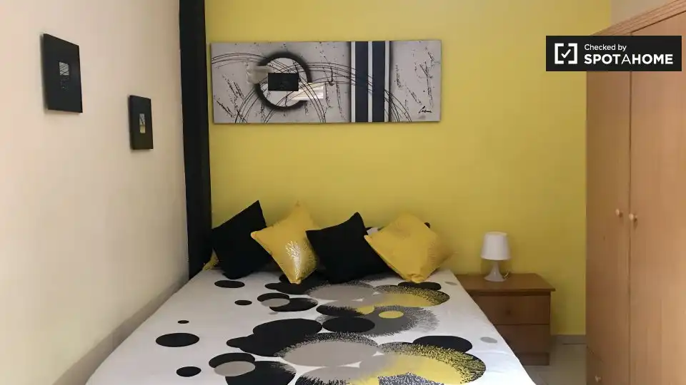 Habitación de Piso de alquiler en Alcalá de Henares con Aire acondicionado, Calefacción y Amueblado