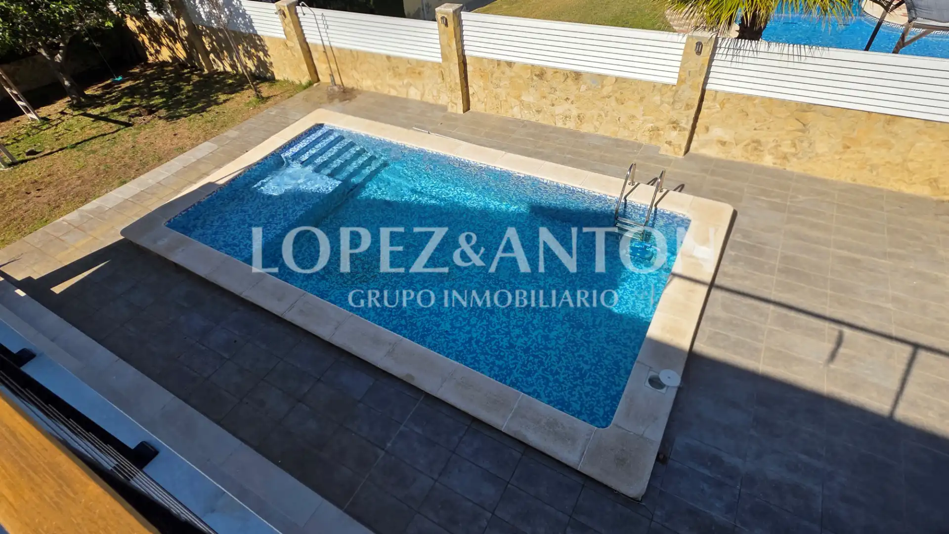 Swimming pool of Houses for sale in L'Eliana  with Air Conditioner, Private garden and Parquet flooring
