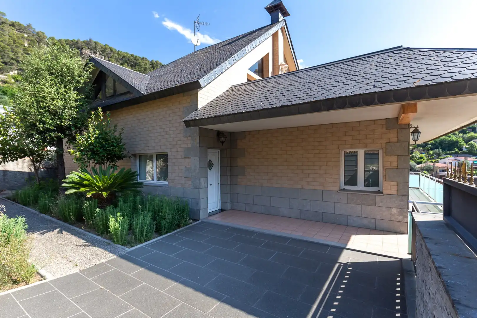 Vista exterior de Casa o chalet en venta en Vallirana con Calefacción, Terraza y Balcón