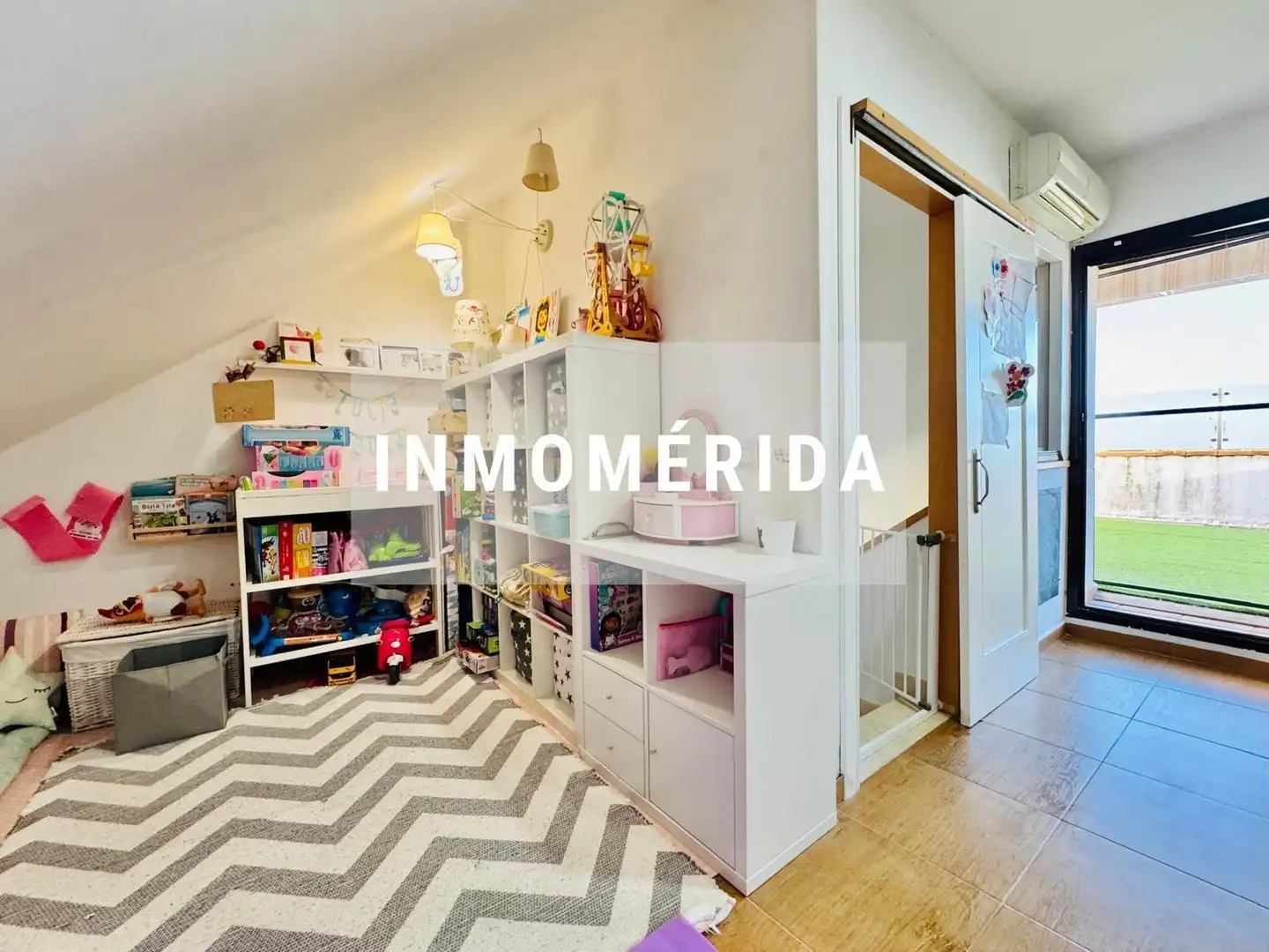 Casa adosada en venta en Mérida con Aire acondicionado, Calefacción y Jardín privado