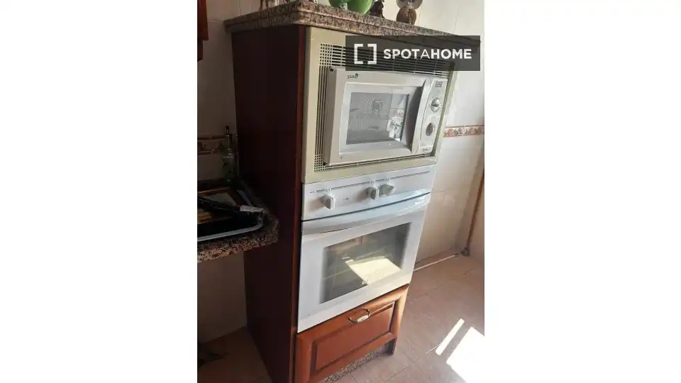 Cocina de Piso para compartir en Granada con Aire acondicionado, Calefacción y Amueblado