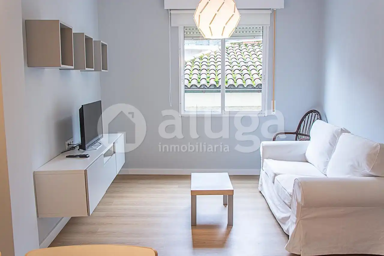 Sala d'estar de Apartament de lloguer en Cangas  amb Calefacció i Moblat
