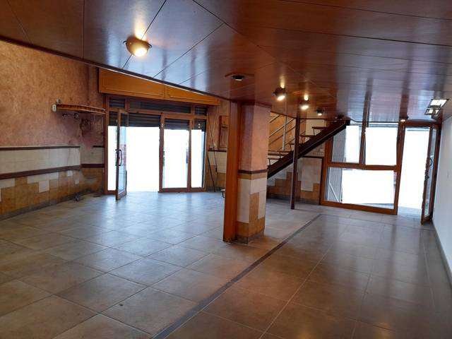 Local comercial en Alquiler en El Palau - Escorxador
