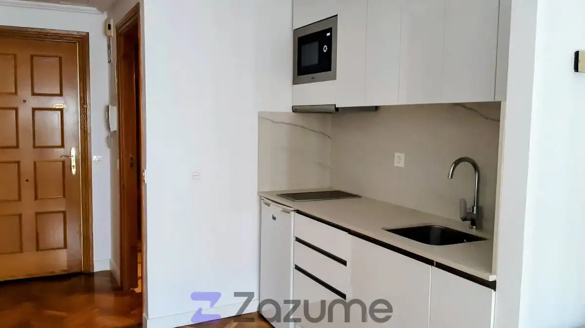 Cocina de Estudio de alquiler en Madrid con Aire acondicionado, Calefacción y Parquet