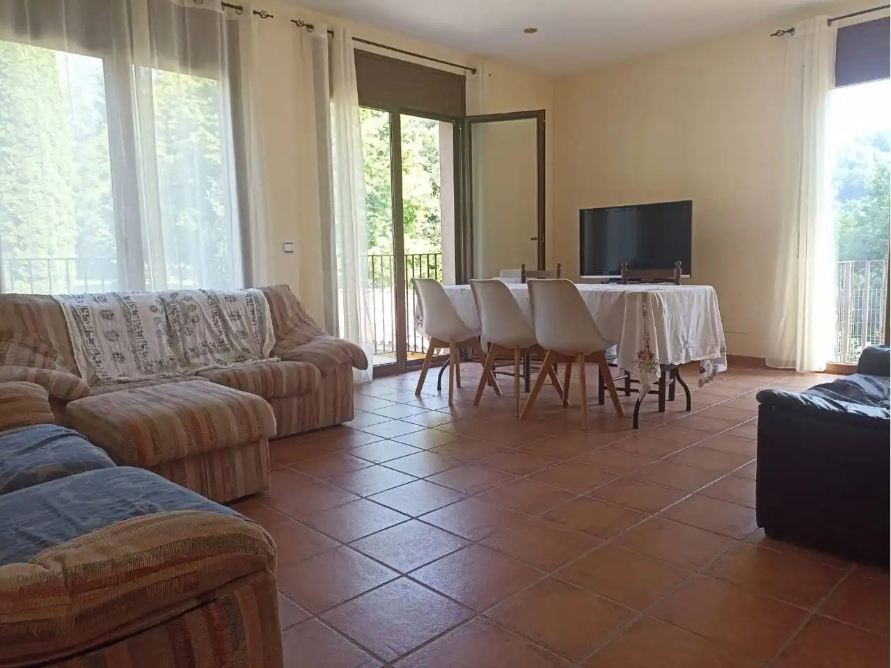 Sala d'estar de Casa adosada en venda en Vallfogona de Ripollès amb Calefacció, Jardí privat i Terrassa