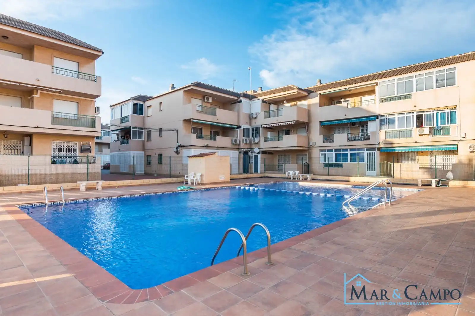 Vista exterior de Apartament en venda en Los Alcázares amb Terrassa, Moblat i Balcó