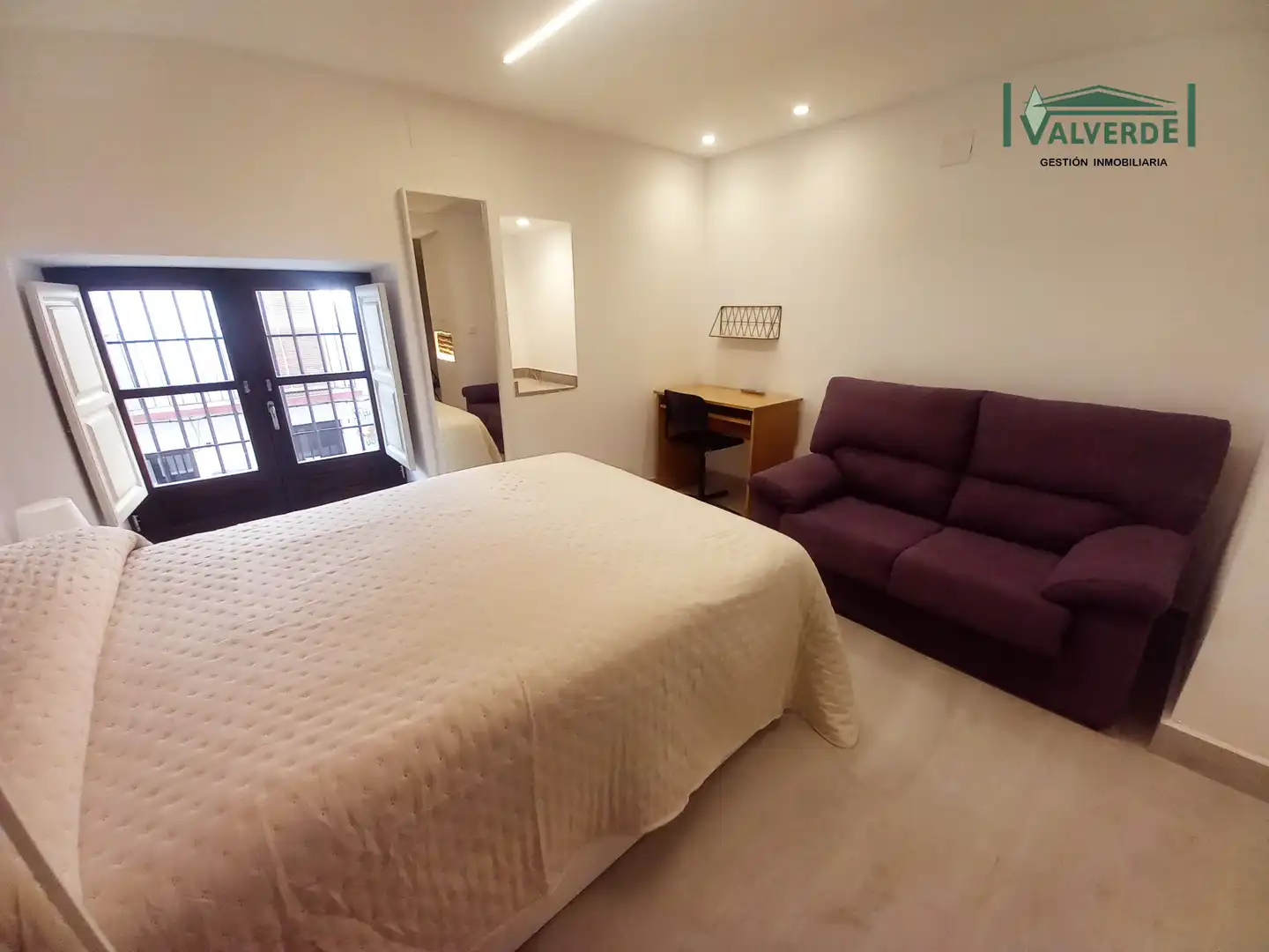 Habitación de Estudio de alquiler en Granada con Aire acondicionado, Calefacción y Amueblado