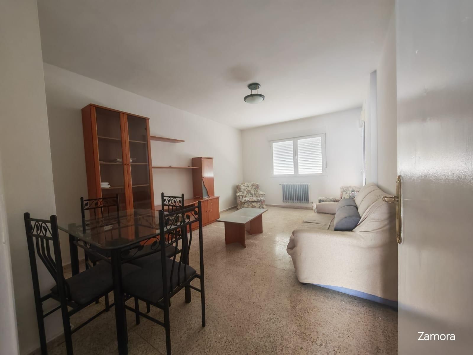 Sala d'estar de Pis en venda en Zamora Capital  amb Calefacció, Traster i Balcó