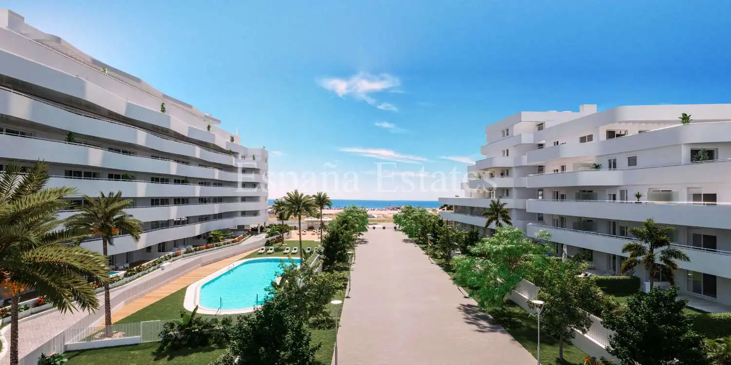 Vista exterior de Apartamento en venta en Vélez-Málaga con Piscina, Amueblado y Internet