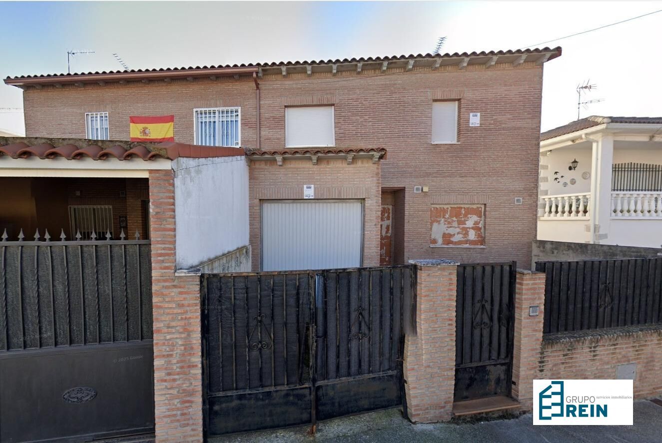 Vista exterior de Casa adosada en venda en Recas amb Jardí privat