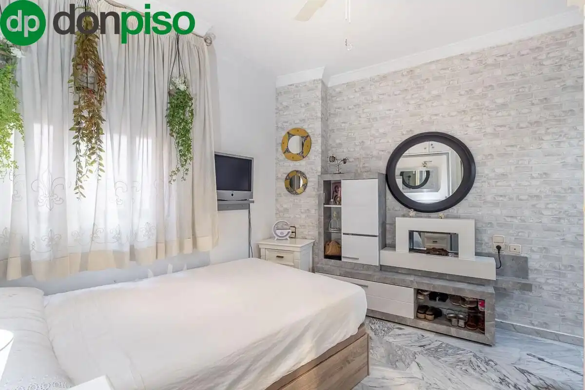 Schlafzimmer von Wohnung zum Verkauf in Granada mit Klimaanlage und Terrasse