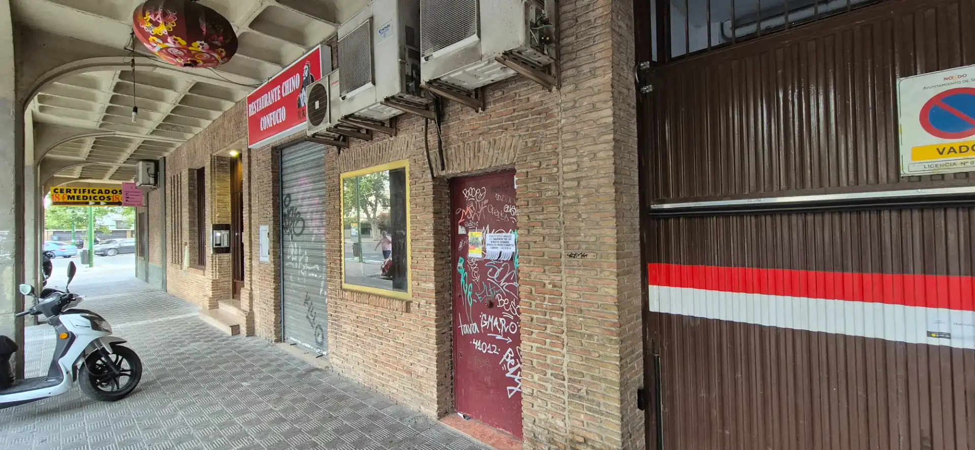 Vista exterior de Local de alquiler en Sevilla