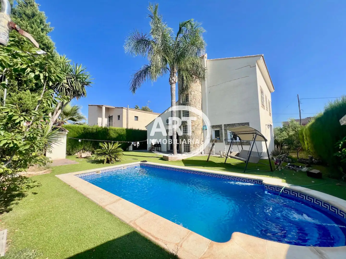 Vista exterior de Casa o xalet en venda en L'Eliana amb Aire condicionat, Calefacció i Jardí privat