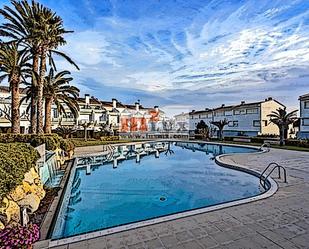 Piscina de Casa adosada en venda en Castell-Platja d'Aro amb Aire condicionat, Terrassa i Balcó