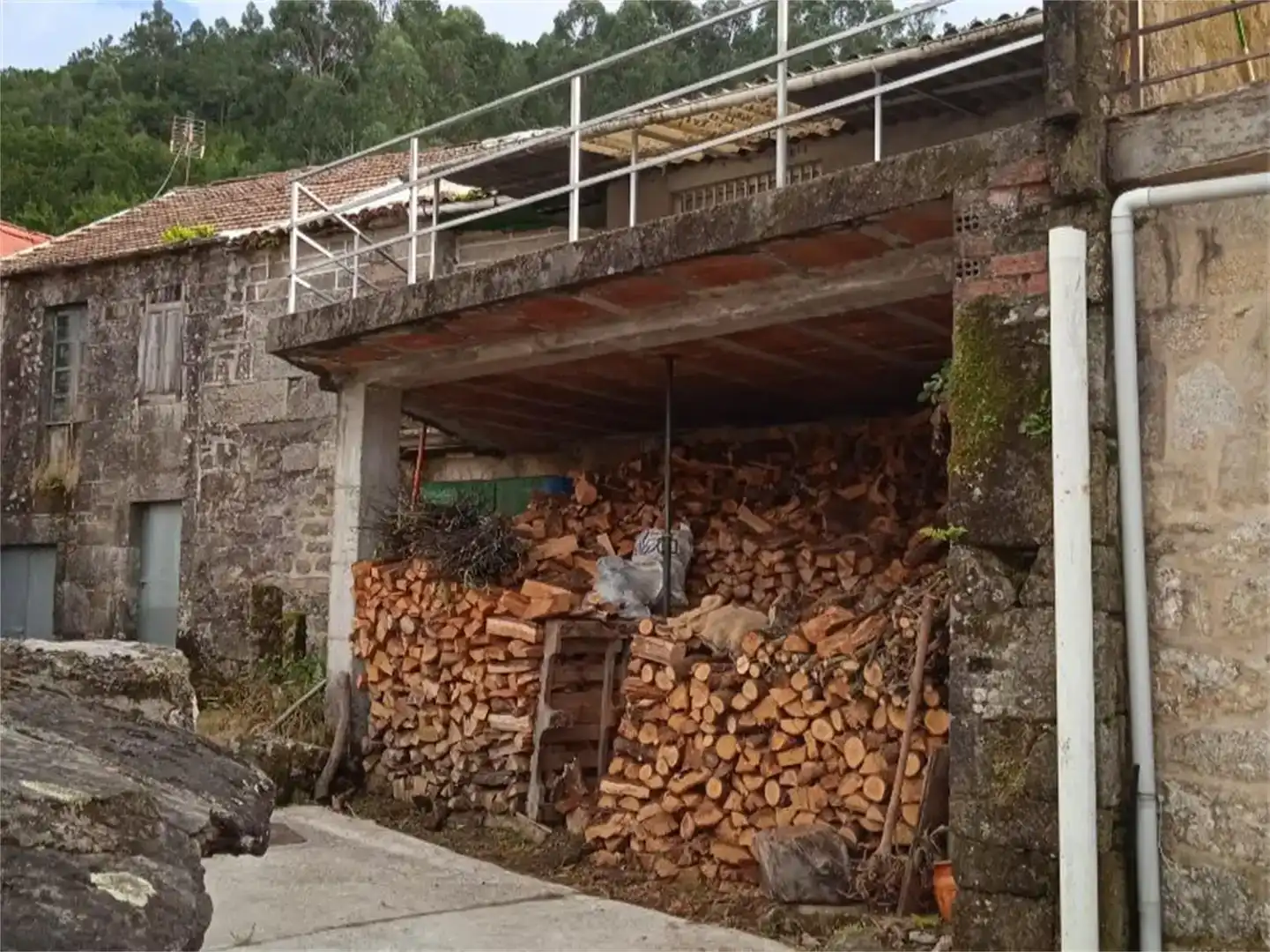 Vista exterior de Finca rústica en venda en Cerdedo amb Balcó