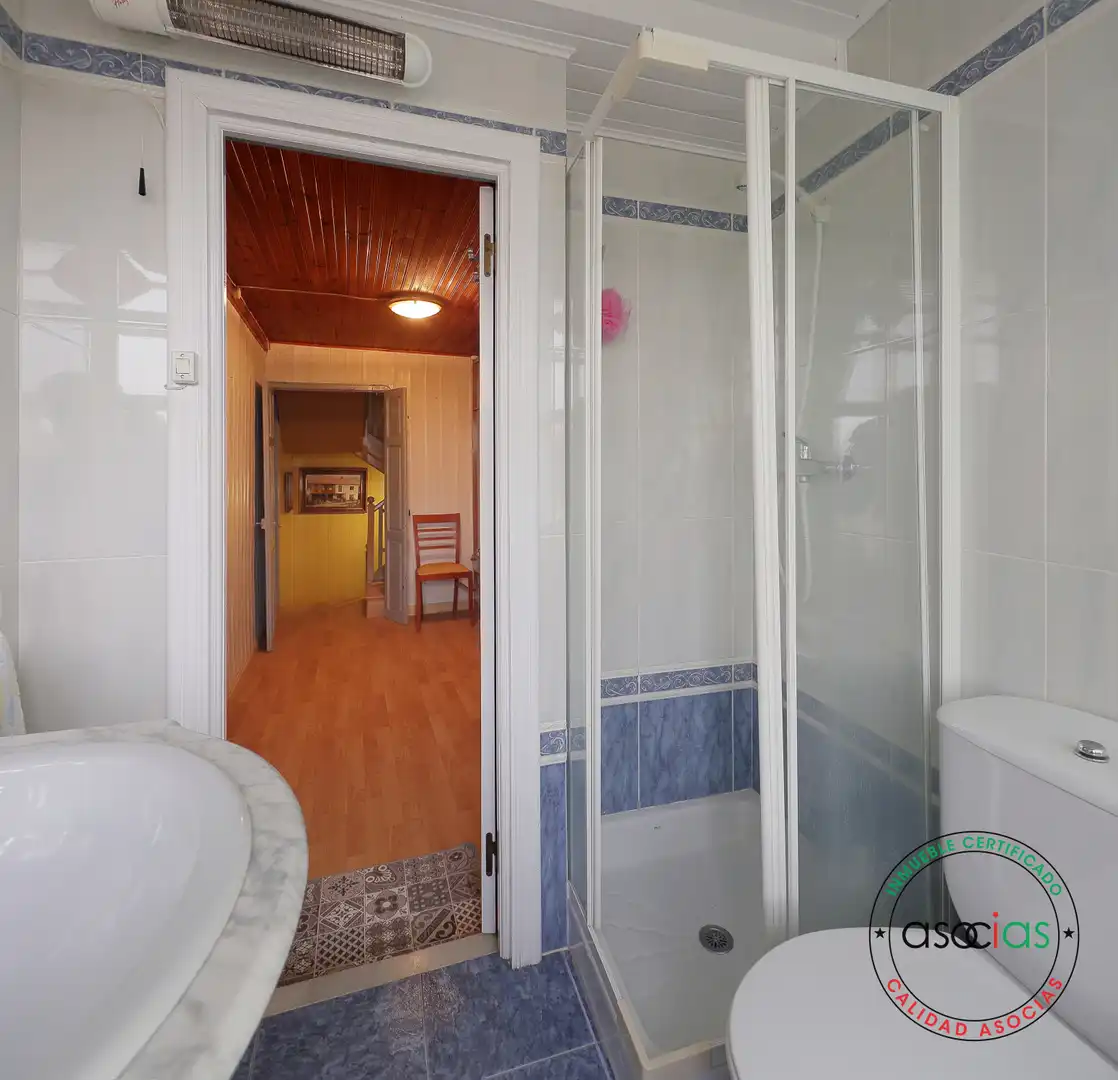 Baño de Casa o chalet en venta en Parres con Calefacción y Terraza