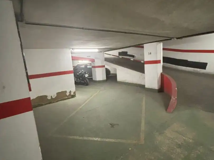 Parkplatz von Garage zum Verkauf in Huelva