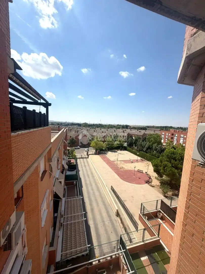 Vista exterior de Piso en venta en Parla con Aire acondicionado y Calefacción