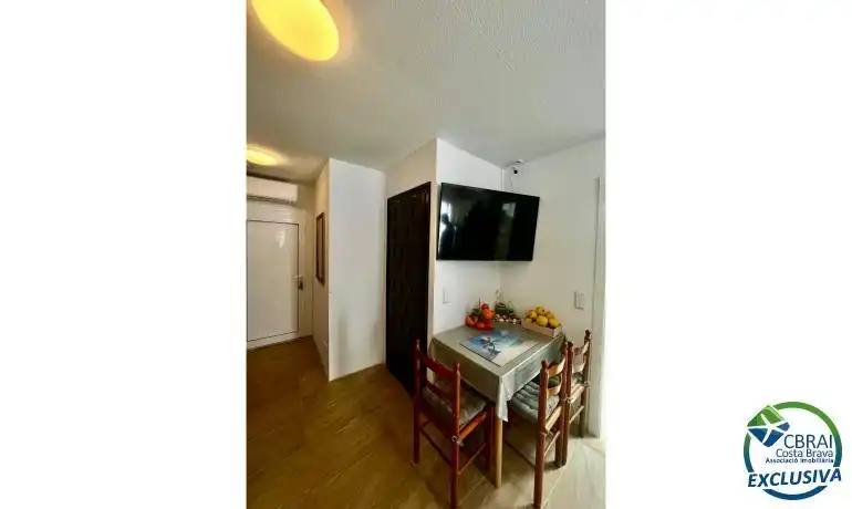 Menjador de Casa adosada en venda en Empuriabrava amb Microones i TV