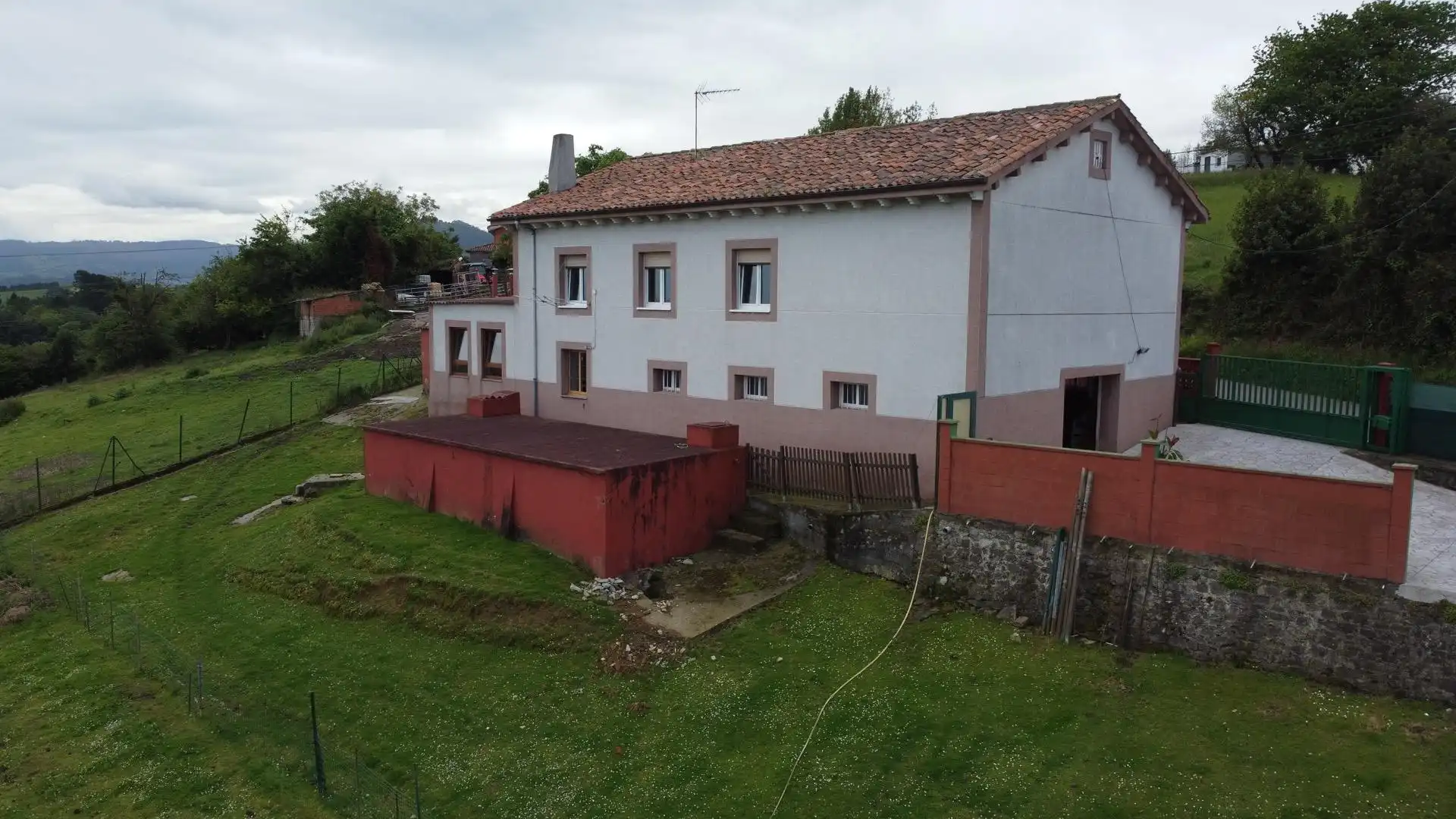 Vista exterior de Casa o xalet en venda en Gijón  amb Calefacció, Jardí privat i Traster