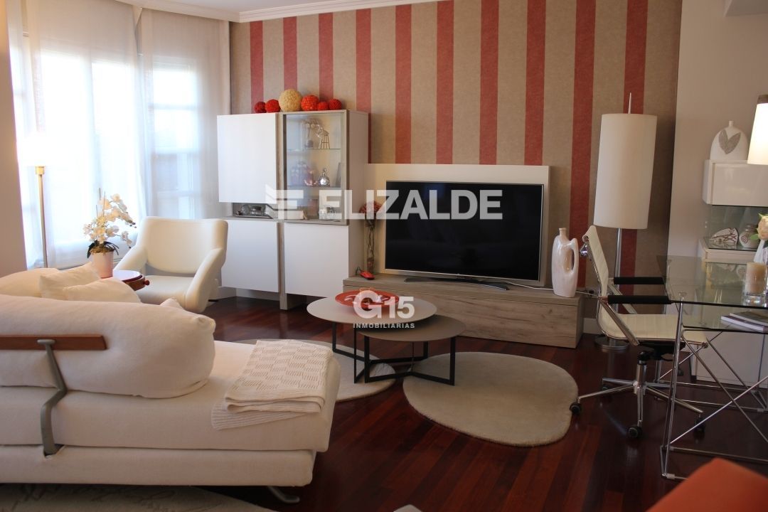 Sala de estar de Casa adosada en venta en Lasarte-Oria con Aire acondicionado, Calefacción y Jardín privado