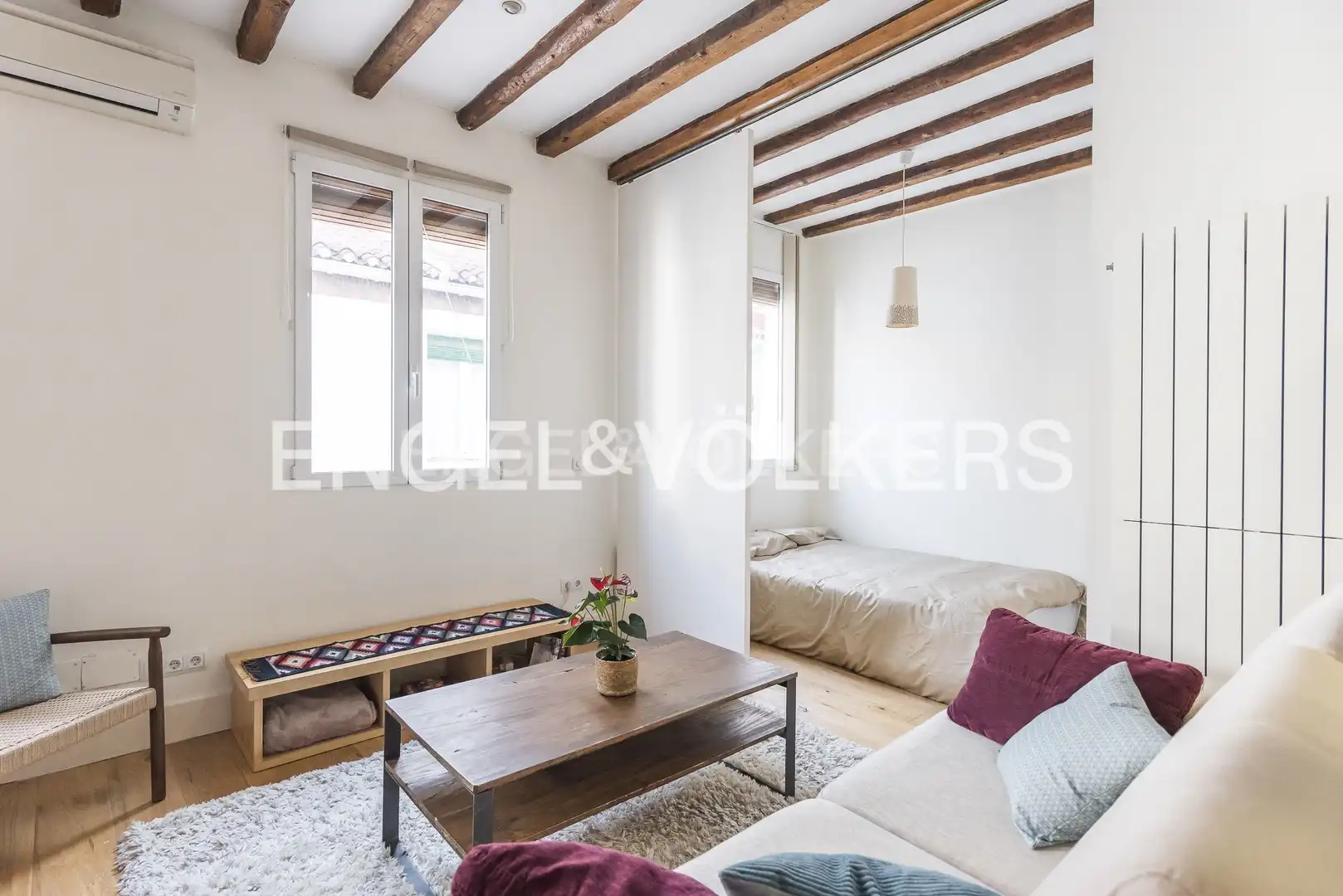 Living room of Attic for rent in Madrid  with Air Conditioner, Heating and Parquet flooring