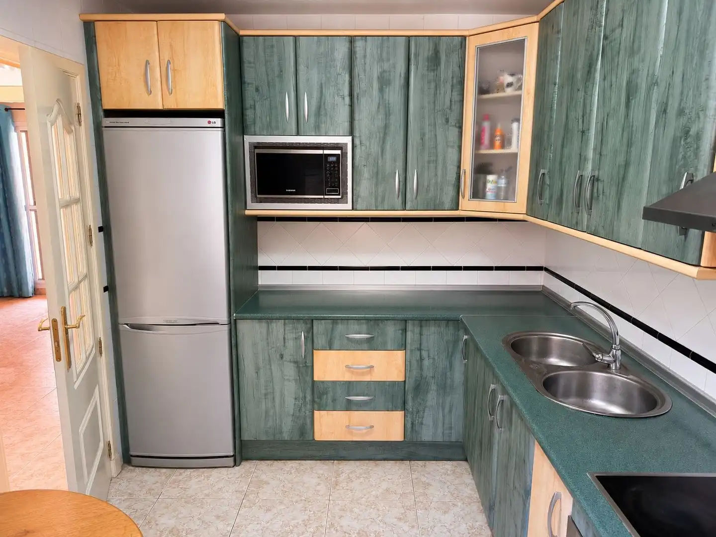 Cocina de Casa o chalet en venta en Roquetas de Mar con Aire acondicionado, Terraza y Trastero
