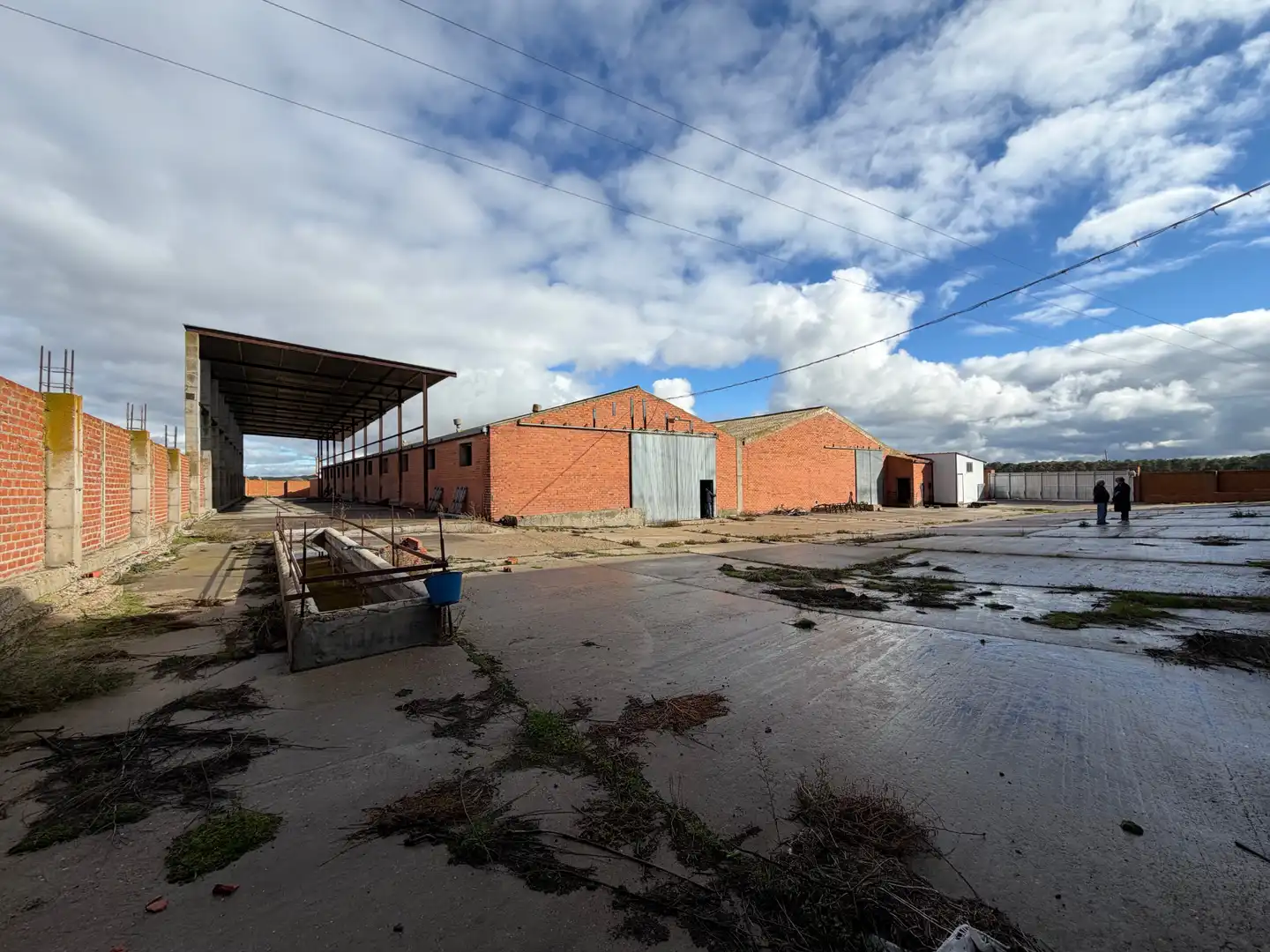 Vista exterior de Nau industrial en venda en Hornillos de Eresma amb Calefacció