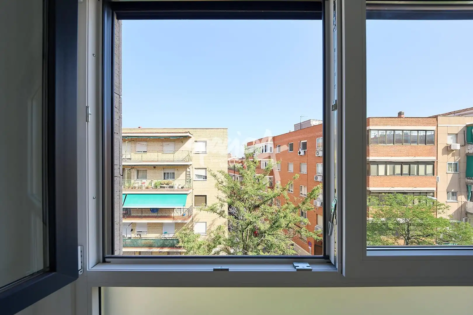 Dormitori de Apartament en venda en Madrid amb Calefacció i Piscina comunitària