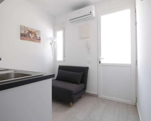 Bedroom of Apartment to share in  Madrid Capital  with Air Conditioner and Terrace