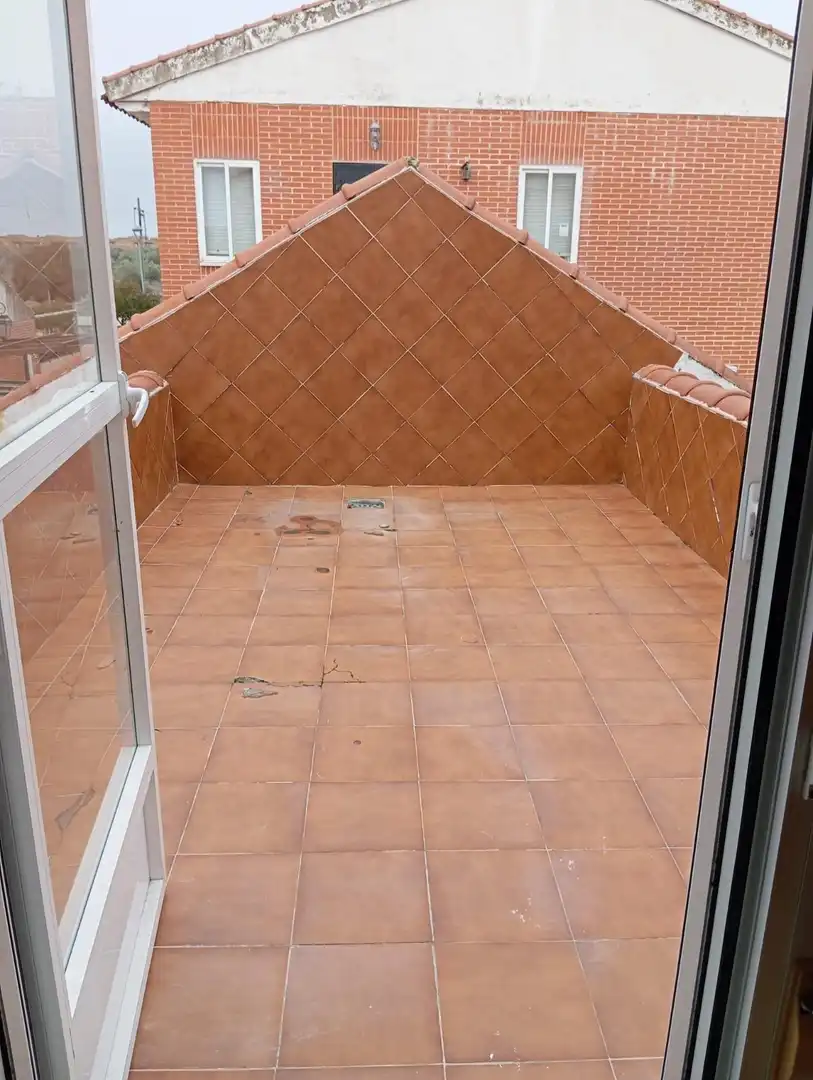 Terrassa de Casa adosada en venda en Cedillo del Condado amb Calefacció, Jardí privat i Terrassa