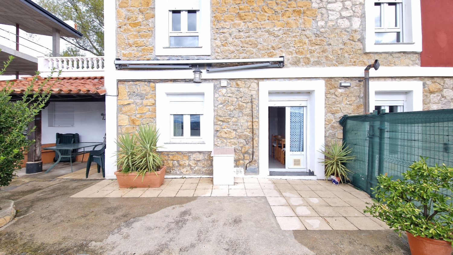 Exterior view of House or chalet to rent in Hermandad de Campoo de Suso  with Heating, Terrace and Storage room