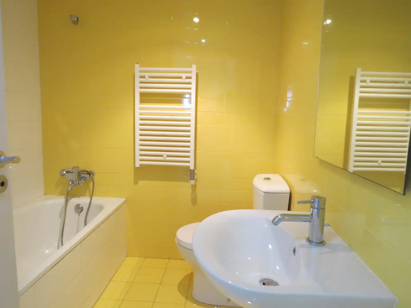 Badezimmer von Einfamilien-Reihenhaus zum Verkauf in Sant Andreu de Llavaneres mit Klimaanlage, Heizung und Parkett
