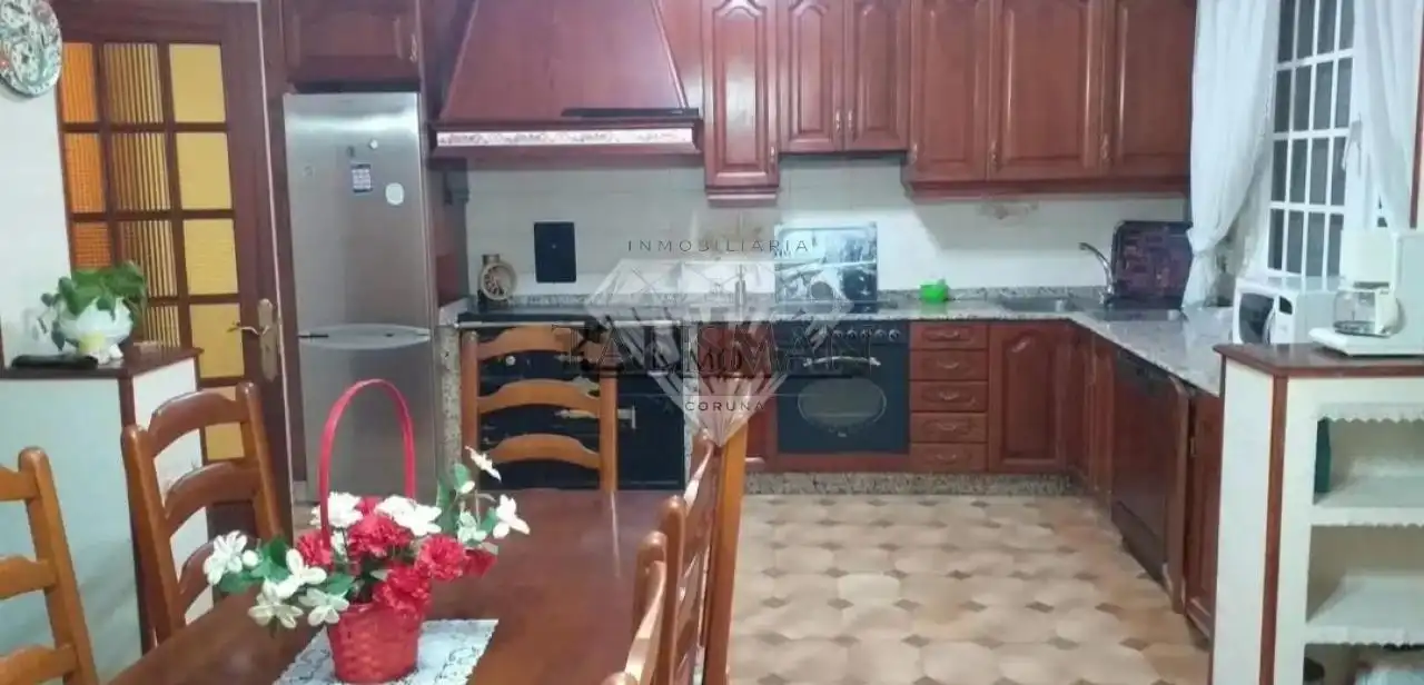 Cocina de Casa o chalet de alquiler en Vilagarcía de Arousa con Calefacción, Jardín privado y Terraza