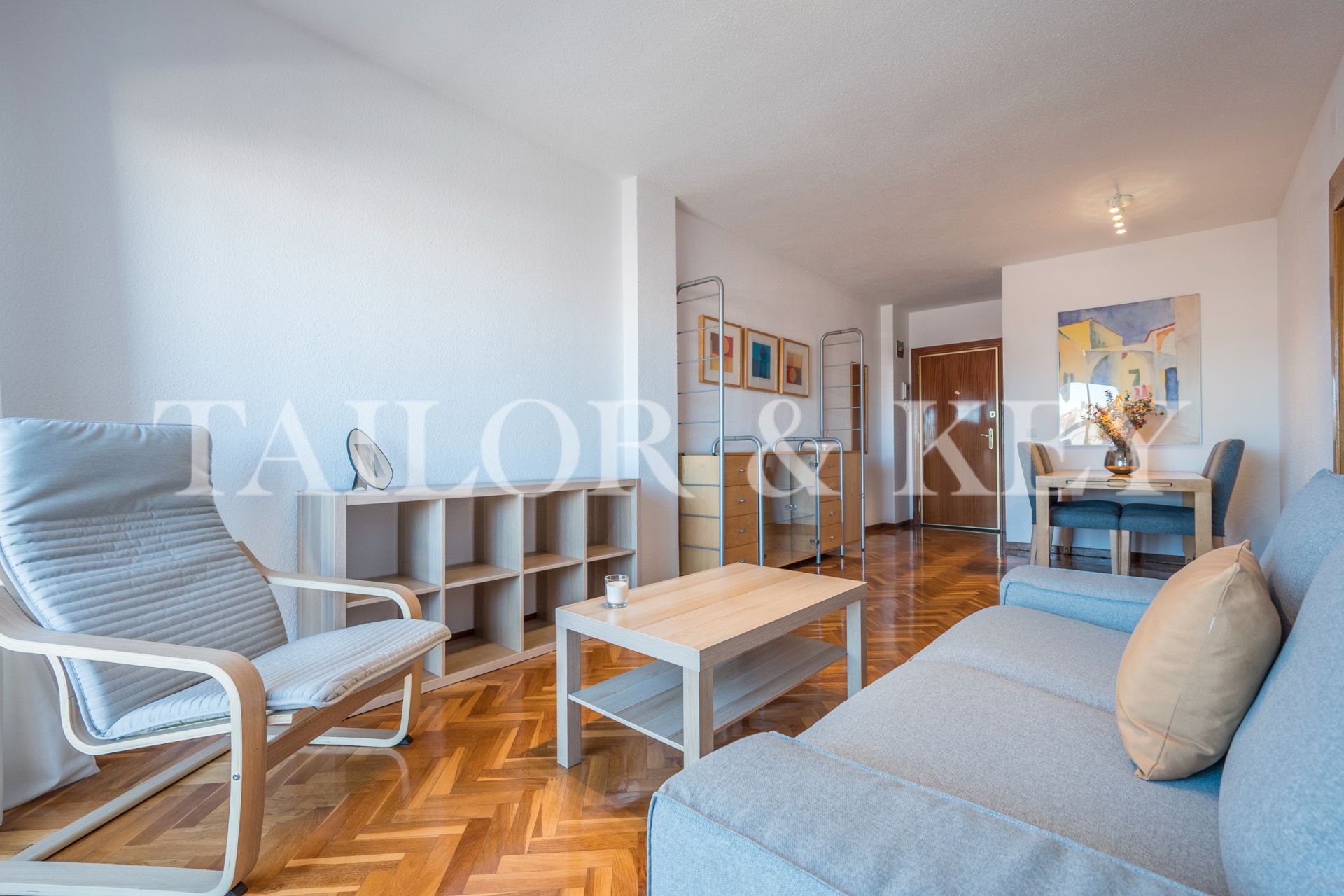 Sala d'estar de Àtic de lloguer en  Madrid Capital amb Aire condicionat, Terrassa i Balcó