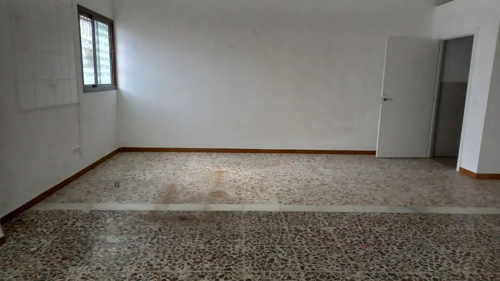 Local de alquiler en Las Torres - Constelaciones