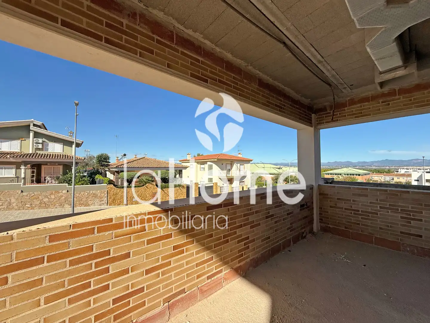 Vista exterior de Casa o xalet en venda en Riba-roja de Túria amb Terrassa, Piscina i Balcó