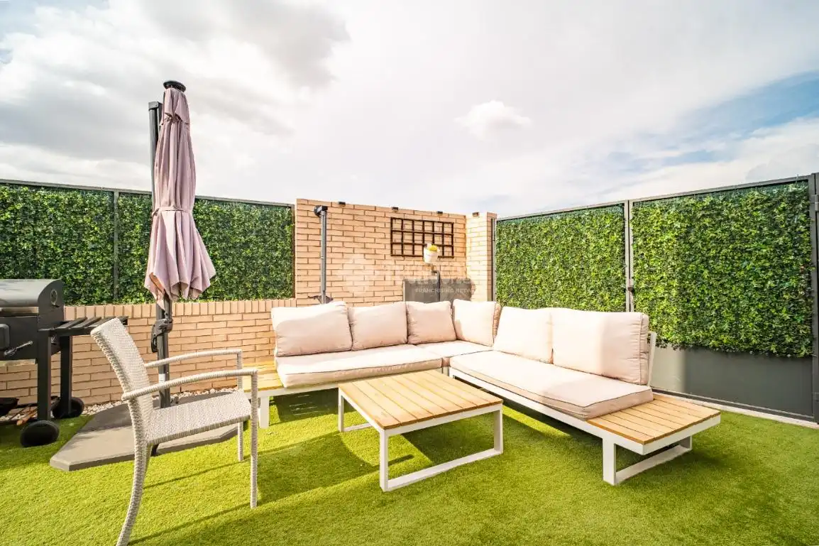 Terraza de Casa adosada en venta en Mejorada del Campo con Alarma y Piscina comunitaria
