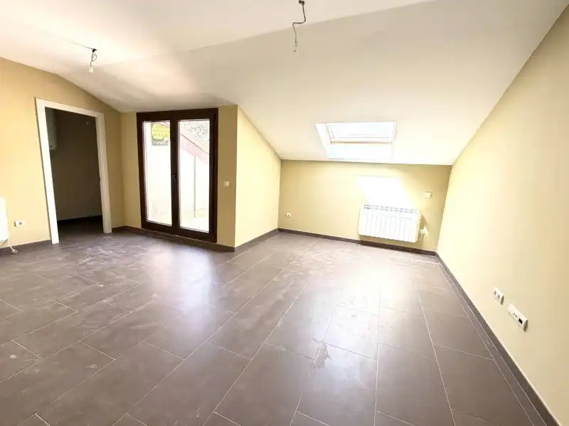 Ático en venta en Villacastín con Calefacción, Jardín privado y Terraza