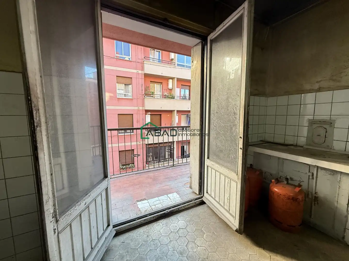 Vista exterior de Pis en venda en Bilbao  amb Parquet, Terrassa i Balcó