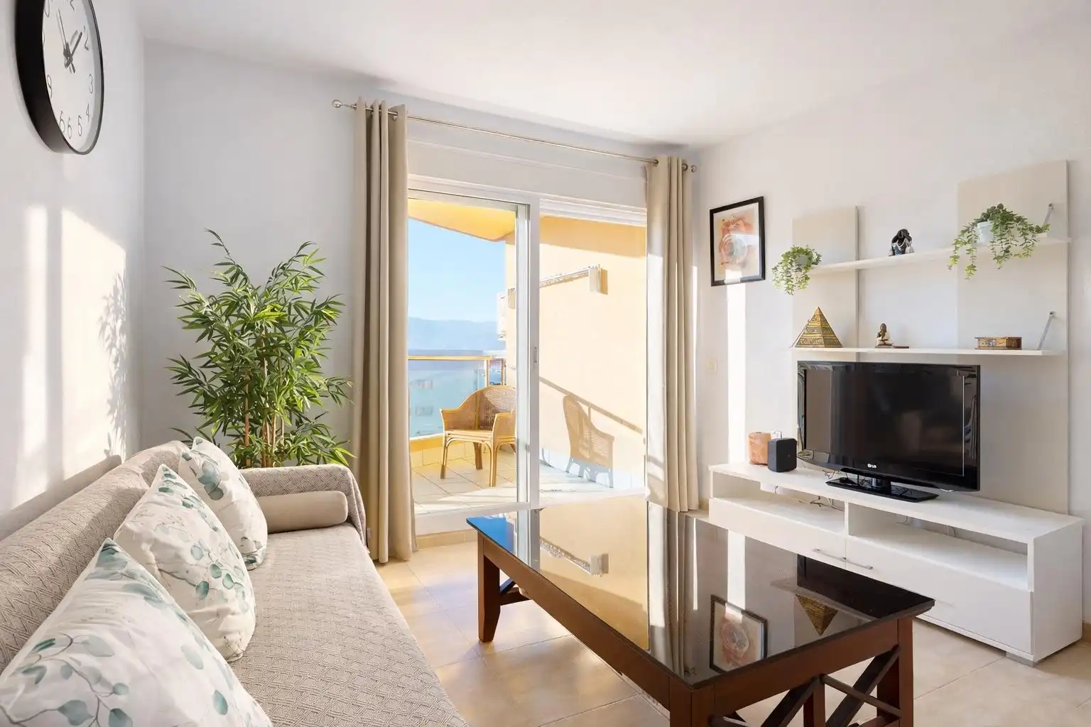 Living room of Flat for rent in Roquetas de Mar  with Air Conditioner, Heating and Private garden