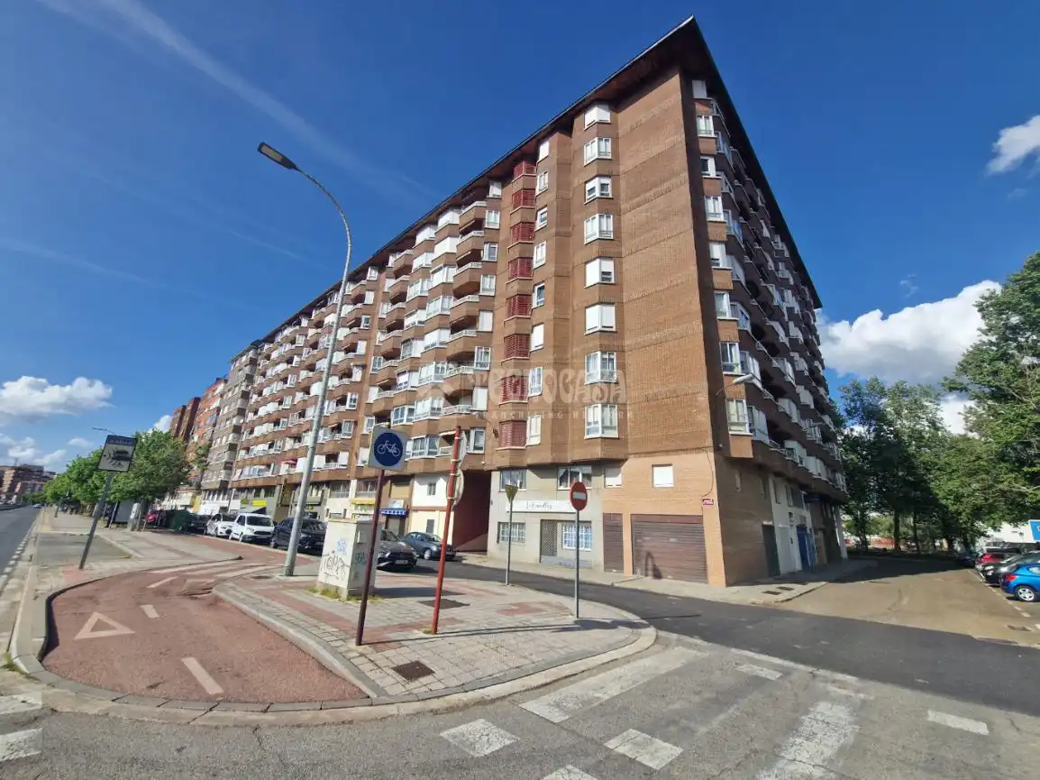 Vista exterior de Pis en venda en Palencia amb Terrassa