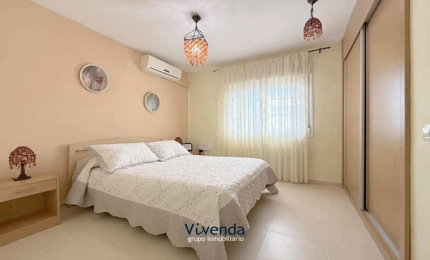 Habitación de Casa adosada en venta en Cedillo del Condado con Calefacción, Terraza y Trastero