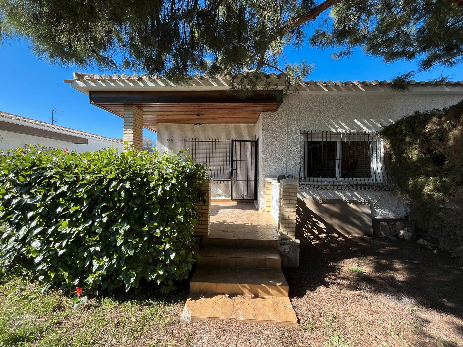 Vista exterior de Casa adosada en venda en Orihuela amb Terrassa, Moblat i Piscina comunitària