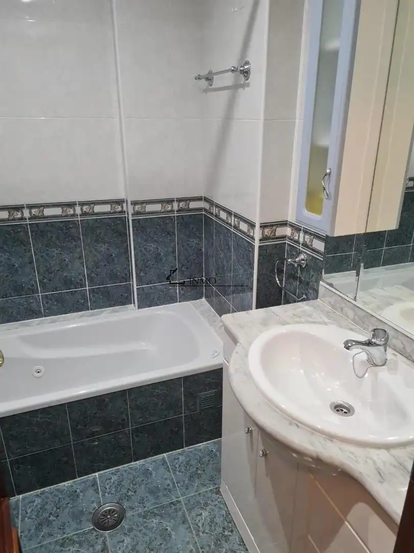 Bathroom of Apartments for rent in Pontevedra Capital   with Heating, Storage room and Furnished