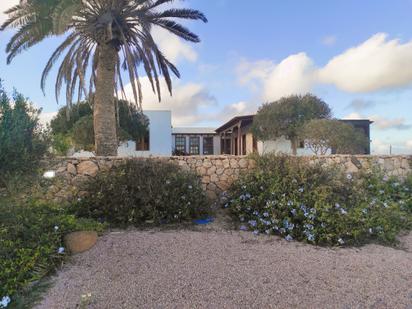 Vista exterior de Casa o xalet en venda en Puerto del Rosario amb Jardí privat, Terrassa i Piscina